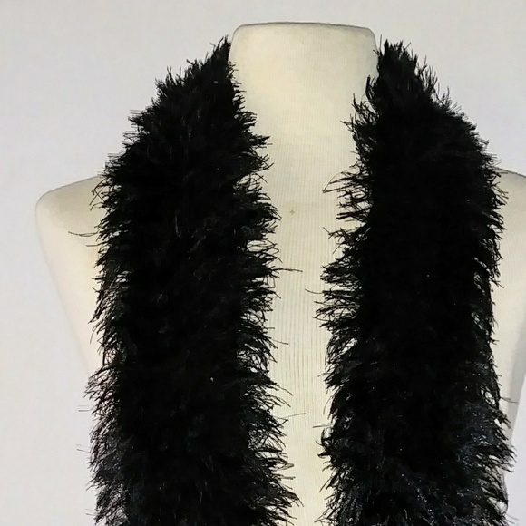 🖤 Plush Winter Scarf #hundredsofscarves - Picture 2 of 4